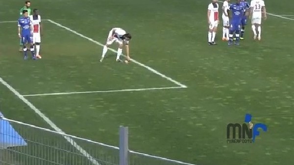 Ibrahimovic kendisine atılan fıstığı yedi!