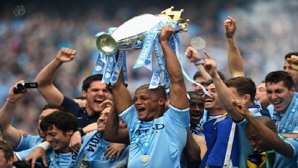 Şampiyon Manchester City kupasını aldı