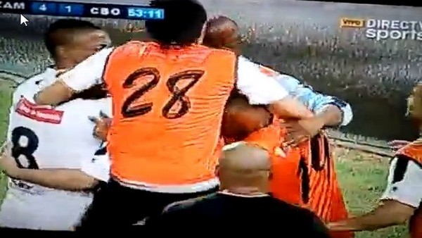 Yok böyle gol! Defansı yerlerde süründürdü...