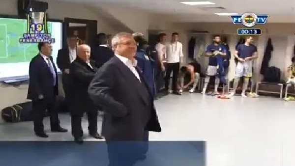  Aziz Yıldırım maç öncesi soyunma odasına indi