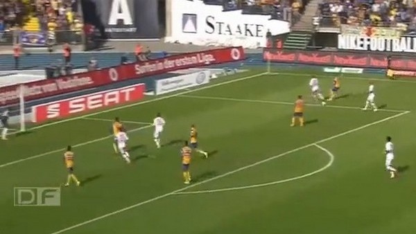 Bundesliga'da enfes bir aşırtma golü