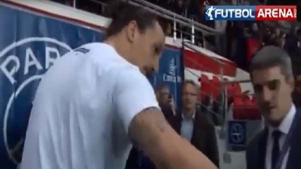 Zlatan gazeteciyi dövüyordu!