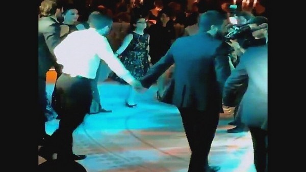 Sabri Reyiz yine coştu! Halay şov...