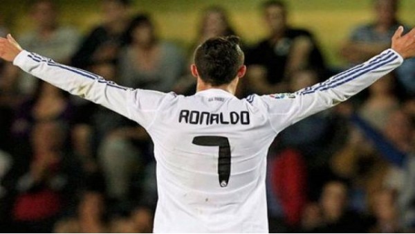 Ne yaptın Ronaldo? Telefonu bakın neresine koydu...