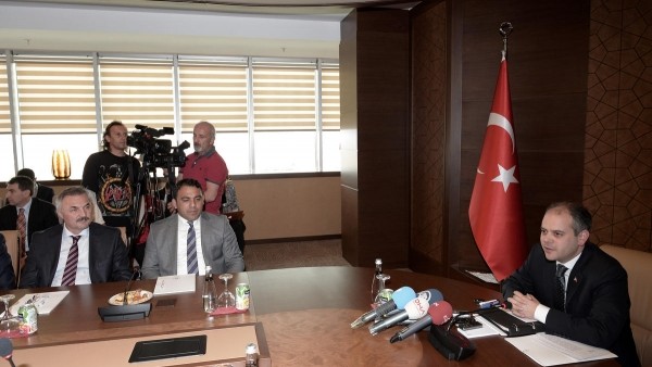 Bakan Kılıç, madalyalı sporcuları kabul etti