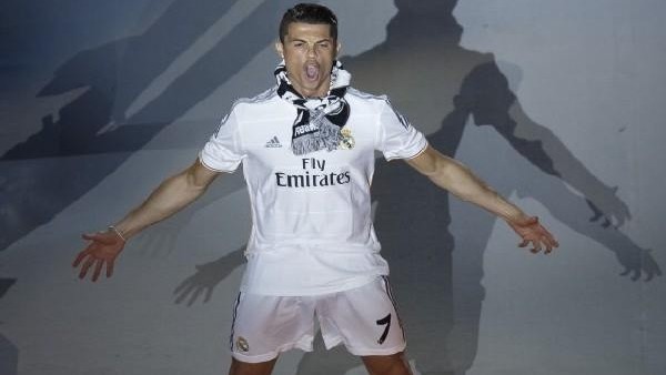 Ronaldo geldi, yer yerinden oynadı!