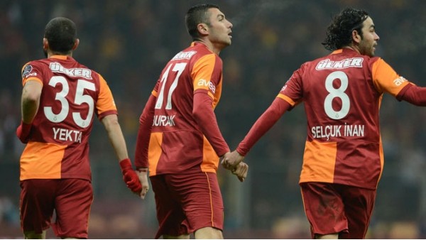 Burak ve Yekta şarkı söyledi...