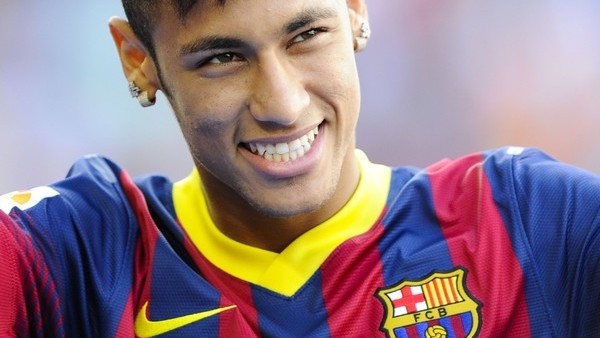Güzel şarkıcıdan Neymar'a gitar dersi!
