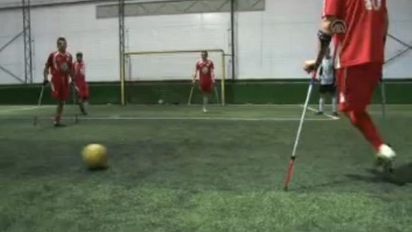 Engelli futbolcular, sahada hünerlerini sergiledi