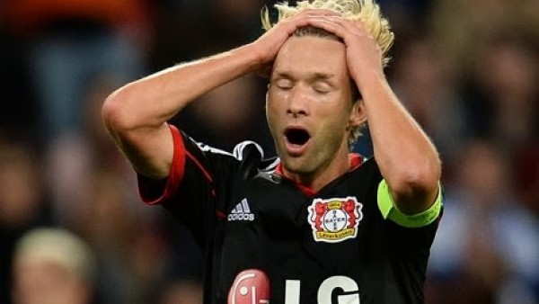 Kaleciyi çaresiz bırakan frikik