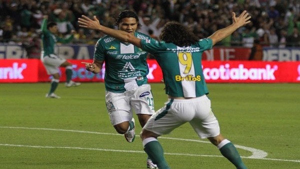 Meksikalı Gullit'den şık aşırtma gol!