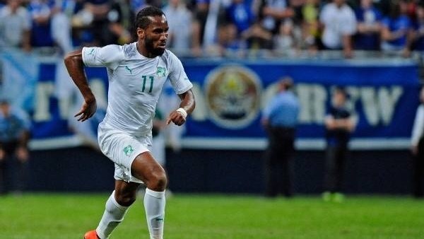 Drogba frikikten fena çaktı