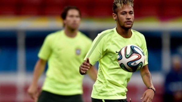 Neymar'dan enfes çalım!