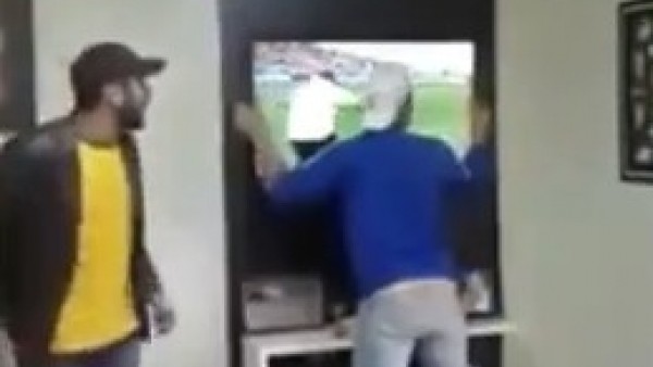 Cesar penaltıyı kurtardı, taraftar TV'yi kırdı!