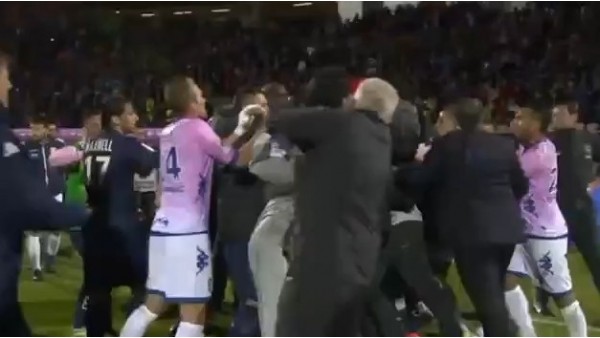 Fransa Ligi'nde saha karıştı! Kavga...