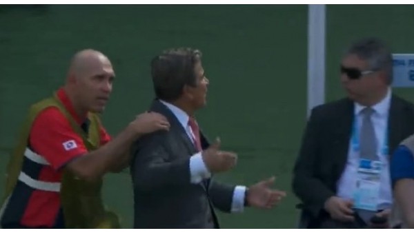 İtalya-Kosta Rika maçının devre arasında kavga