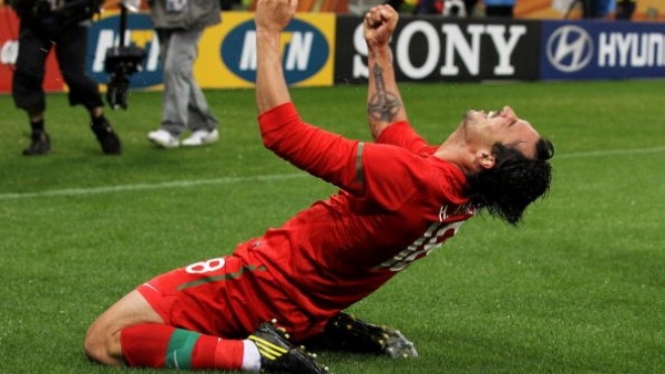 Hugo Almeida boş geçmedi! Kafayı çaktı...