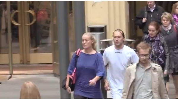 Genç kızı Suarez gibi ısırınca...