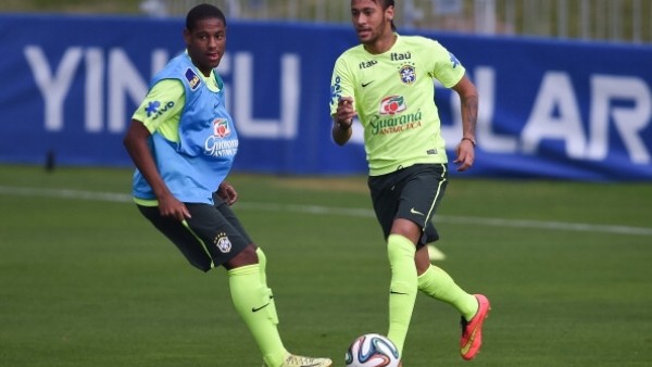 Neymar'ın idmanda bileği döndü