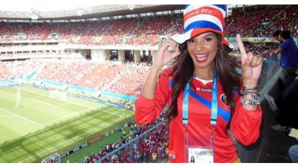 Kosta Rika'lı güzel spiker göz kamaştırdı