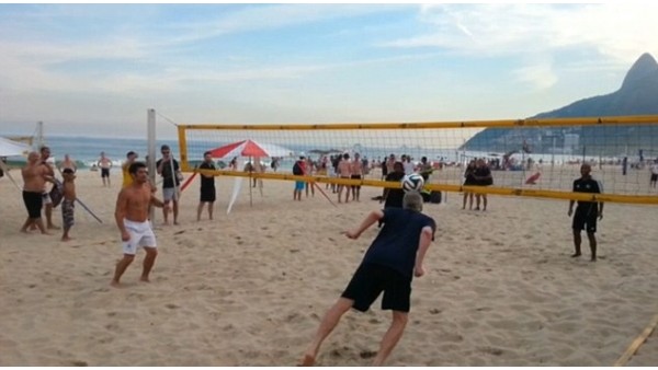 Arsene Wenger, Plajda Van Persie Gibi Uçtu