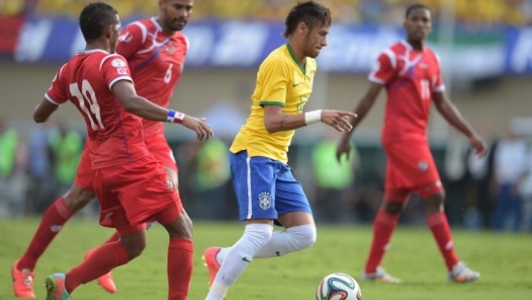 Neymar'dan topuk pası