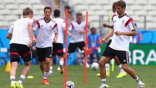 Müller'den tam isabet! Turistleri vurdu!