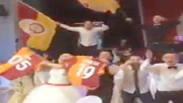 Galatasaraylı taraftardan sıradışı düğün! O şarkıyı çaldı...