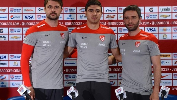 Milli takım oyuncuları basın karşısında