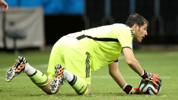 Casillas penaltı kullanmaya çalıştı ama...