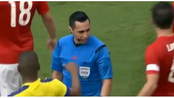 İngiltere-Ekvador maçında Liverpool-Manchester United kavgası!