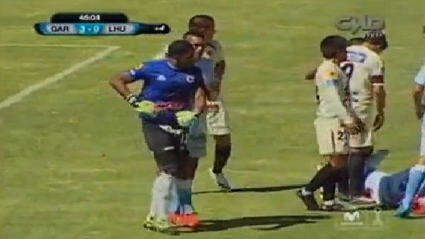 Acımasızlığın bu kadarına pes! Rakibe kasti tekme...