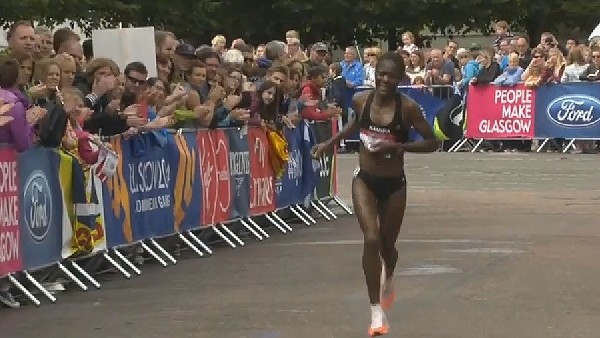 Finish çizgisinde bayıldı!