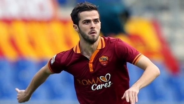 Orta sahanın gerisinden inanılmaz gol!