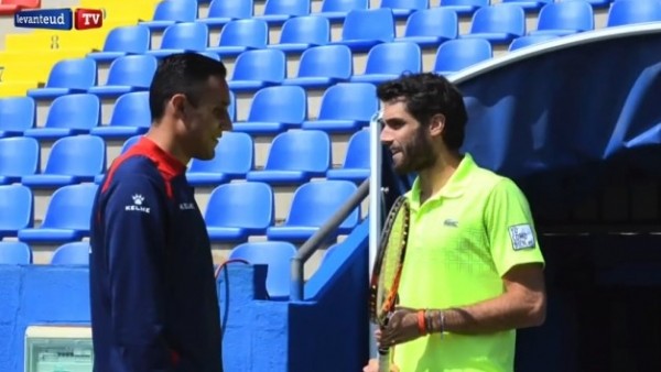 Kaleci Navas Tenis Topunu Bile Kurtarıyor.