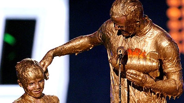 Beckham ve oğullarına sahnede bomba sürpriz!