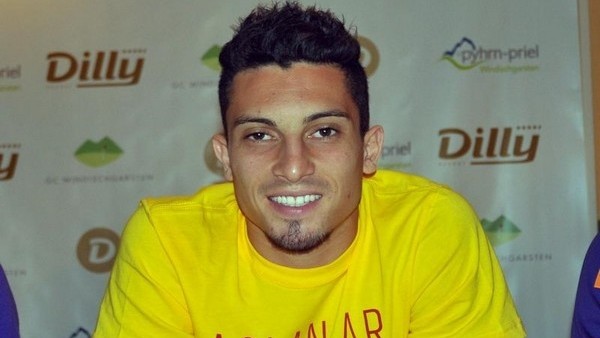 Alex Telles basının karşısında