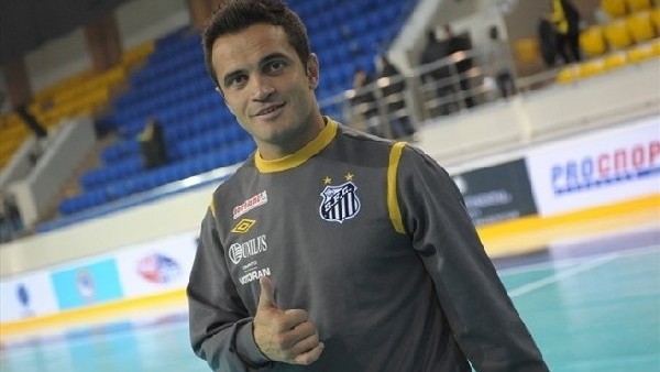 Falcao tenis topuyla bile şov yapıyor