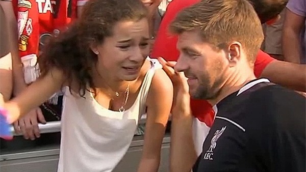Gerrard hayranı kızın gözyaşları...