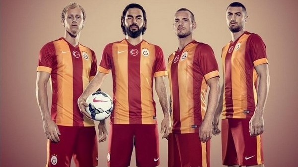 Galatasaray yeni formalarını tanıttı