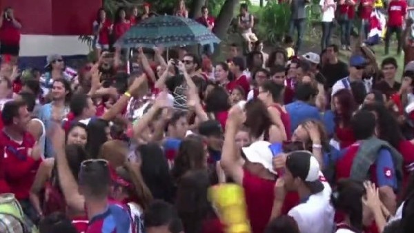 Kosta Rika taraftarları arasında kavga