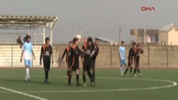 Oyuncusuna böyle vurdu!