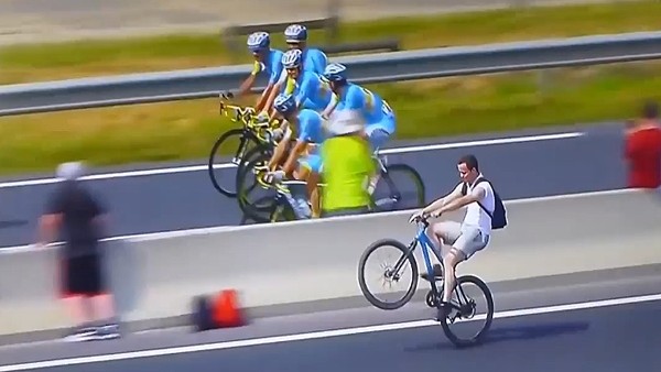 Fransa Bisiklet Turu'nda güldüren olay!