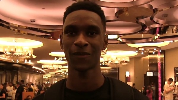 Yok böyle smaç! Salonu ayağa kaldırdı...