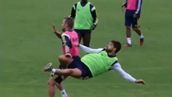 Diego Ribas'tan antrenmanda enfes gol!