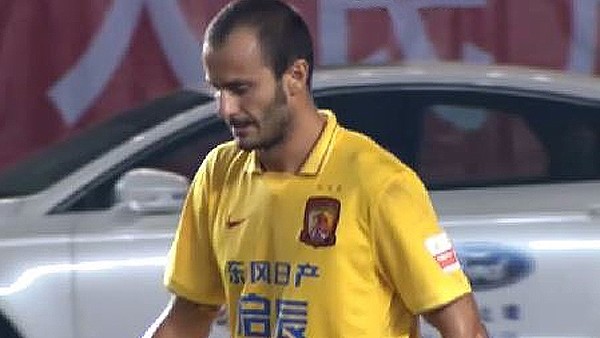 Gilardino saç baş yoldurttu!