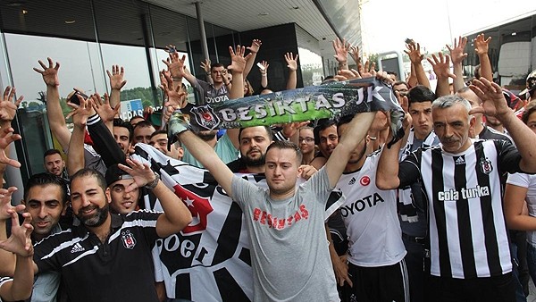 Beşiktaş'a Hollanda'da coşkulu karşılama