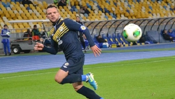 40 metreden kaleciyi direğe yapıştırdı