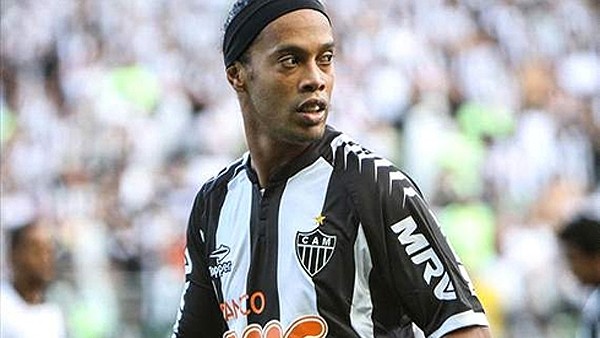 Ronaldinho eski günlerini aratmıyor!