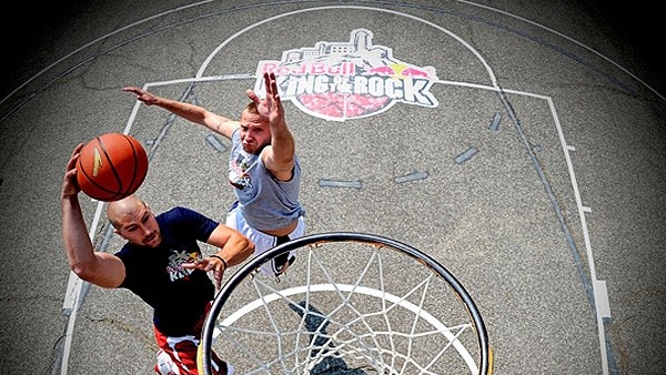 Sokak basketbolcusu öyle hareketler yaptı ki...
